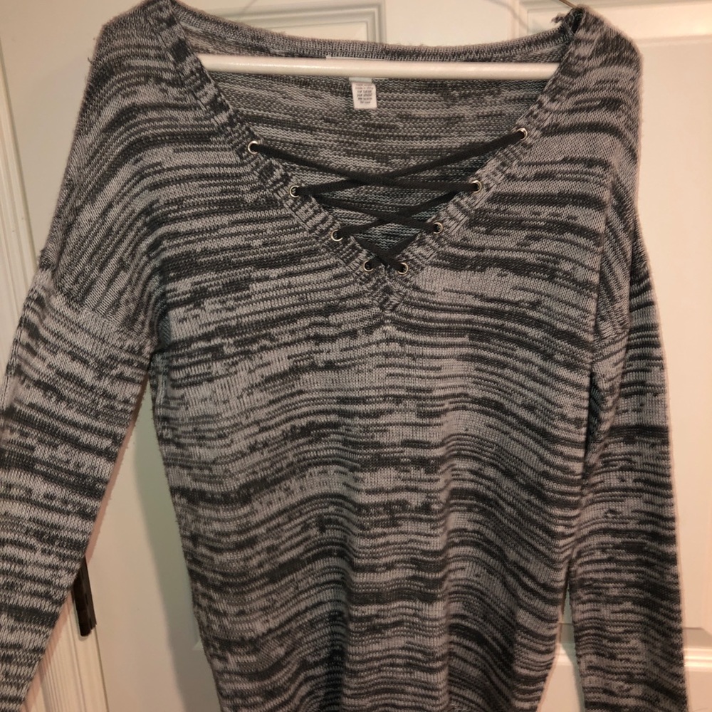 gray and black sweater